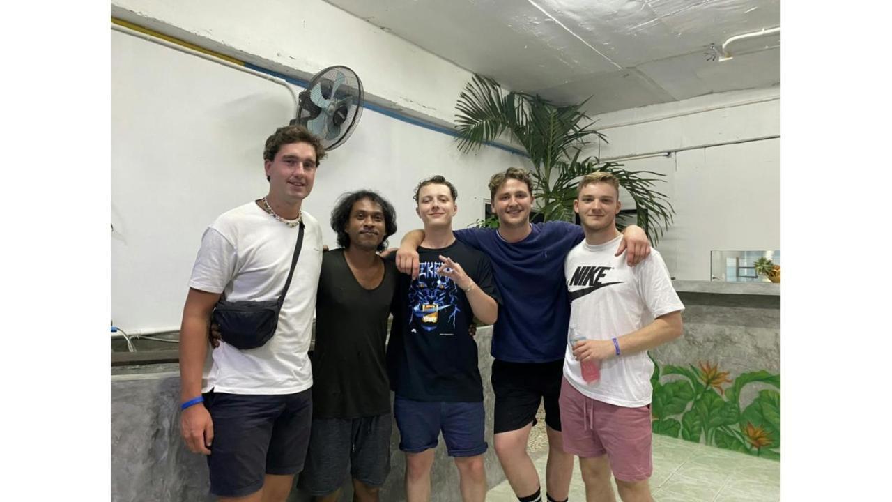 Sweed Dee Hostel Kepulauan Phi Phi Bagian luar foto