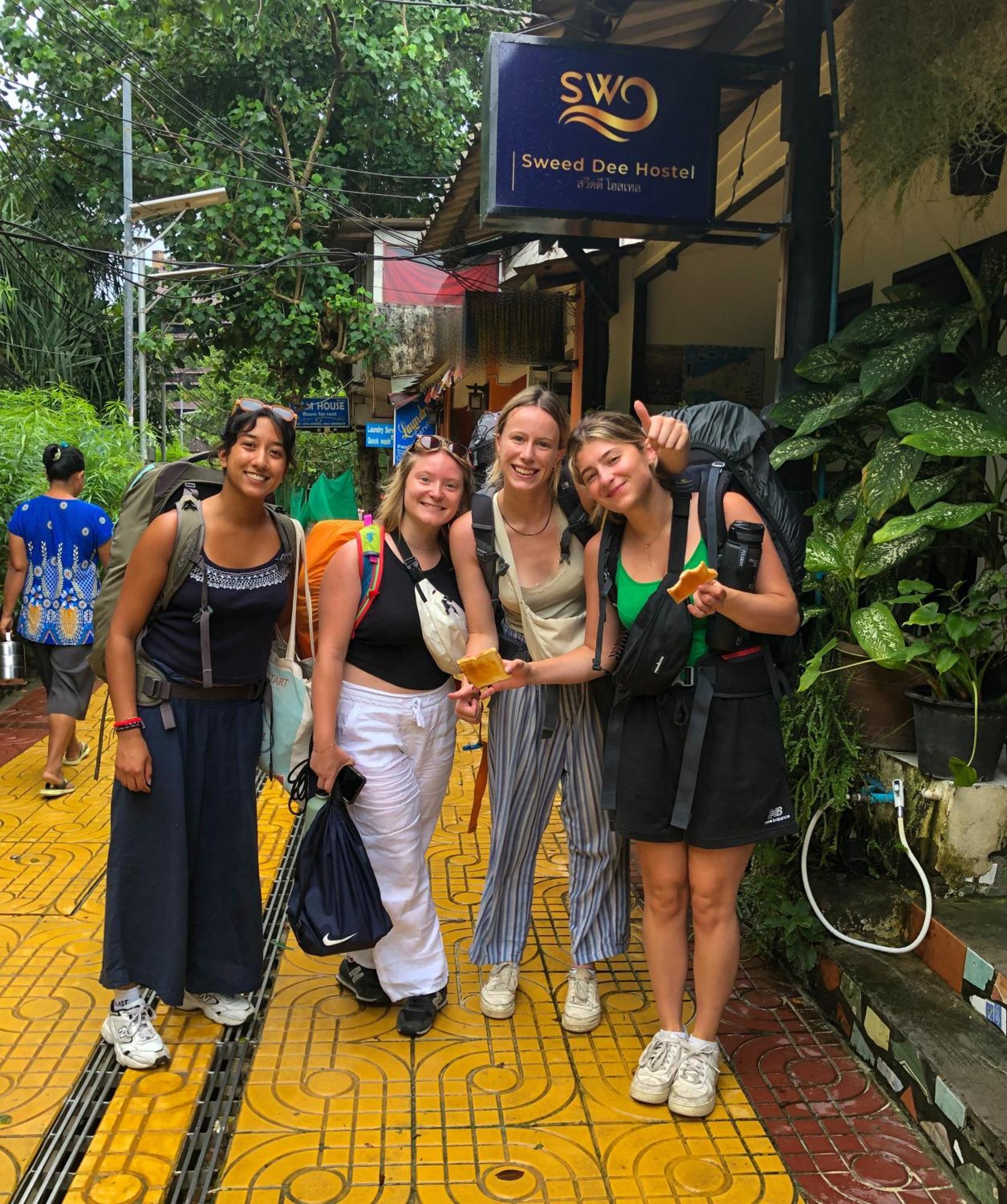 Sweed Dee Hostel Kepulauan Phi Phi Bagian luar foto