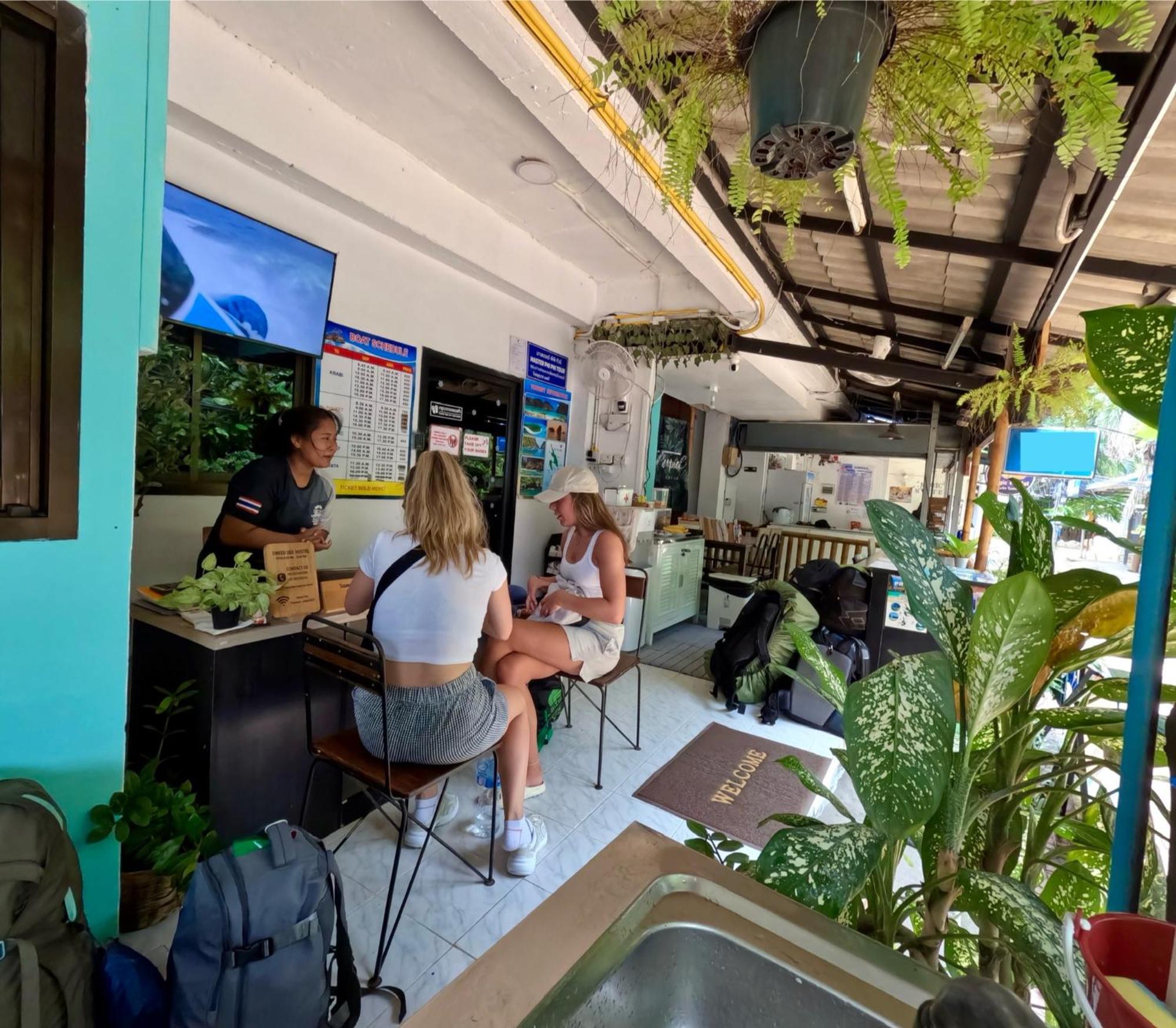 Sweed Dee Hostel Kepulauan Phi Phi Bagian luar foto